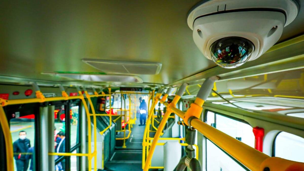 Interior de un bus de transporte público